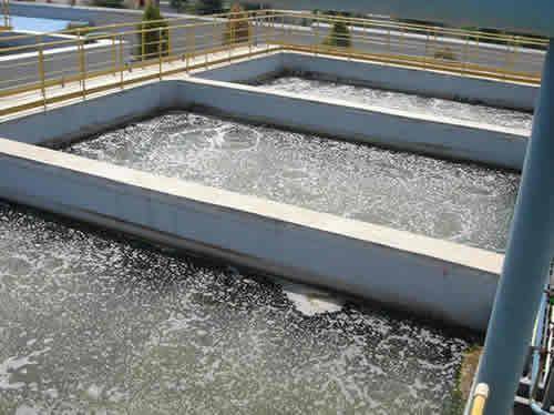 紧盯进水、曝气、沉淀、消毒等关键环节