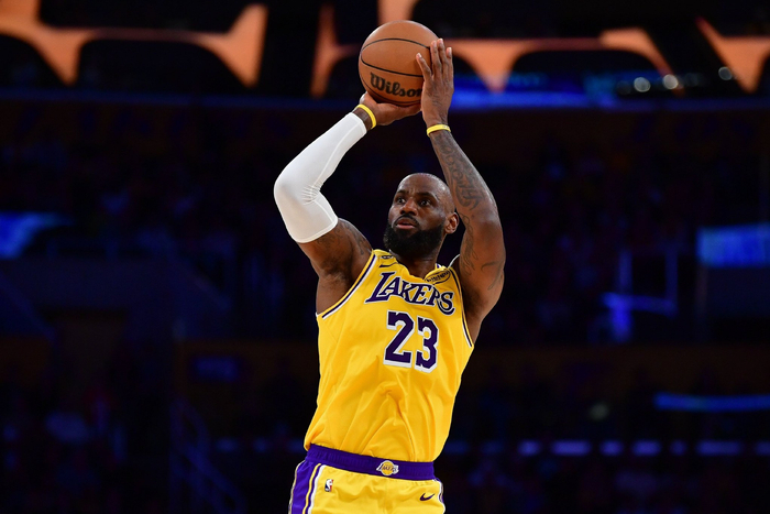 湖人加时险胜掘金 里夫斯32分东契奇绝杀引爆全