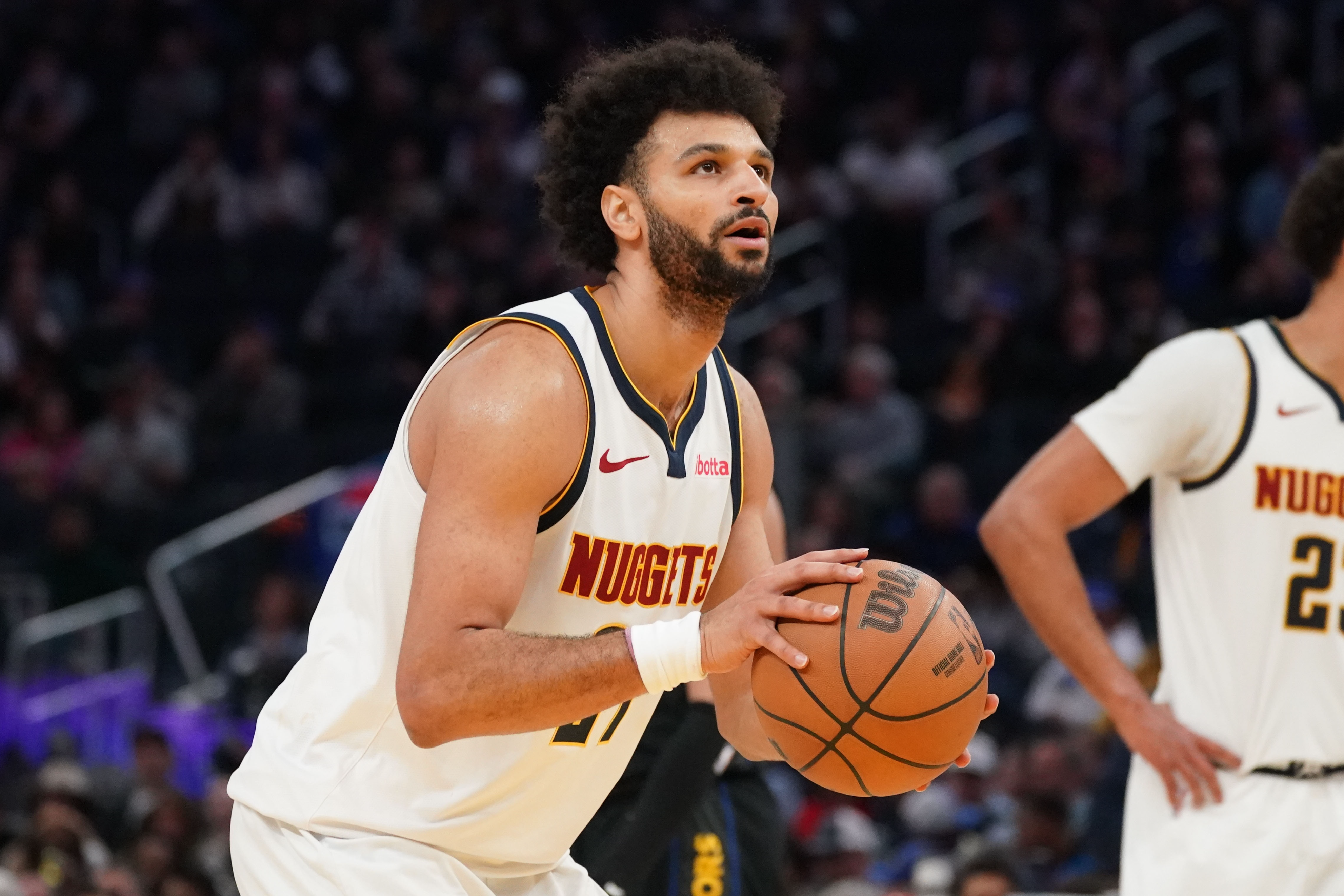 湖人加时险胜掘金 里夫斯32分东契奇绝杀引爆全