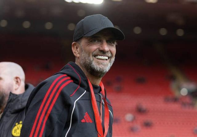 利物浦传奇队与多特蒙德传奇队慈善赛2-2战平 克