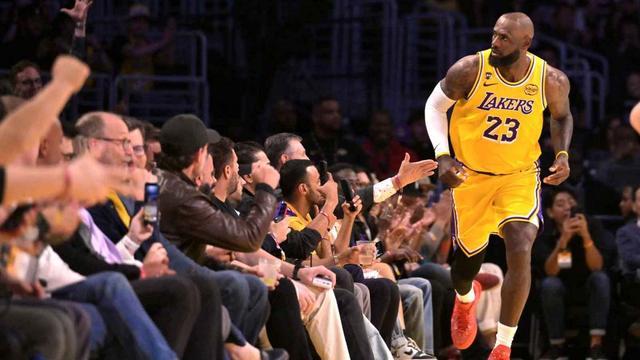 湖人120-101大胜奇才 雷迪克调侃篮筐芯片引热议