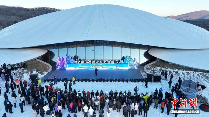 第二十三届亚布力滑雪节启幕 冰雪盛宴融合赛事