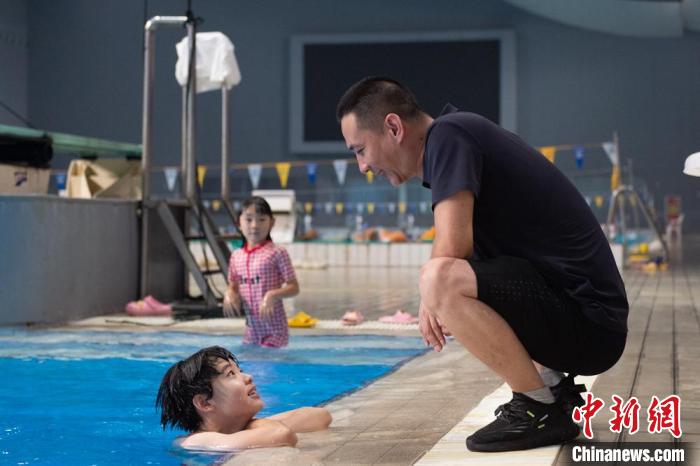 练俊杰搭档杨昊巴黎奥运摘金，默契配合成就双