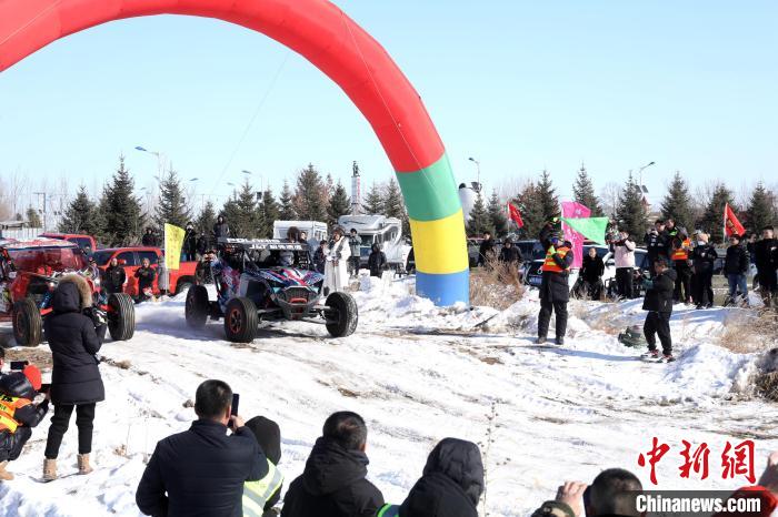 萝北承办的2024黑龙江国际冰雪汽车挑战赛：103辆