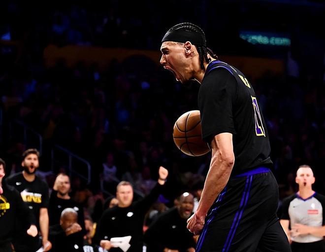 湖人双杀火箭 贾克森-海斯攻防两全能助球队两连