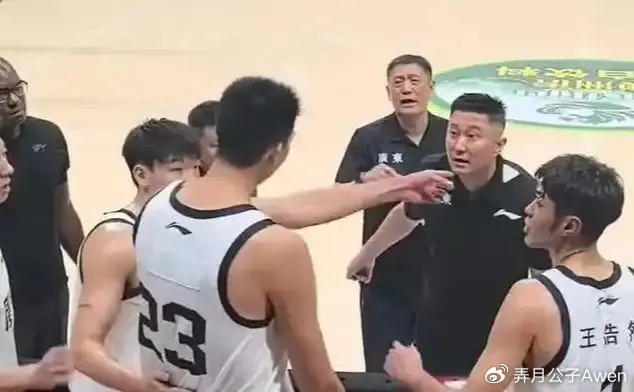 杜锋排挤潜力股引争议，徐昕贺希宁转会后强势